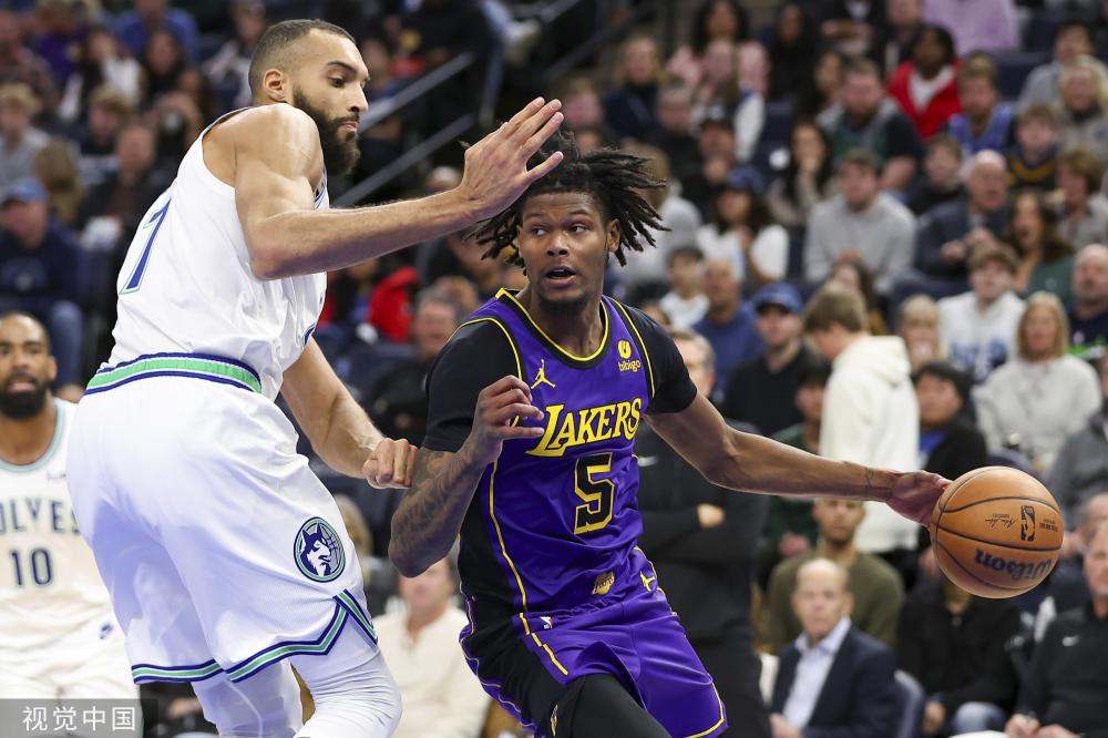 也促使他对 也促使他对