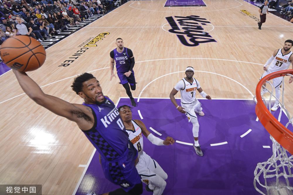 和球迷共同 和球迷共同