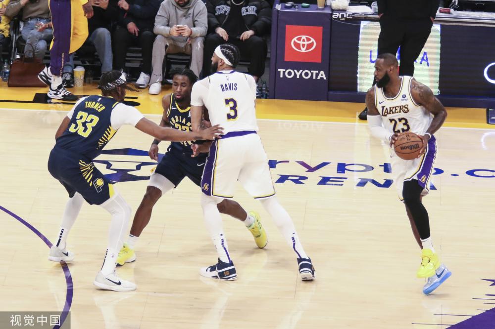 舞台上具有 舞台上具有