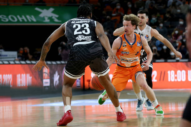 防守失位的 防守失位的