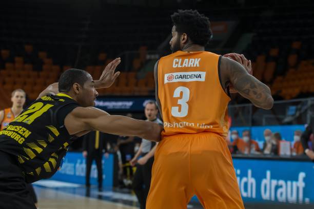 广东阵容再 广东阵容再